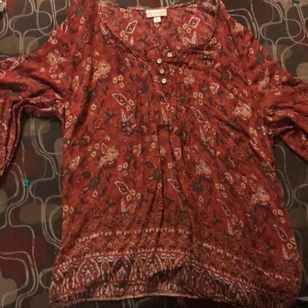 Quarter length sleeve blouse